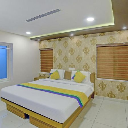 Treebo Trip Majestic Inn Thampanoor Thiruvananthapuram Esterno foto