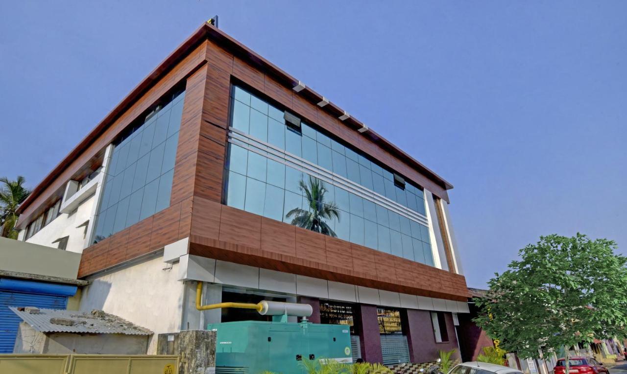 Treebo Trip Majestic Inn Thampanoor Thiruvananthapuram Esterno foto