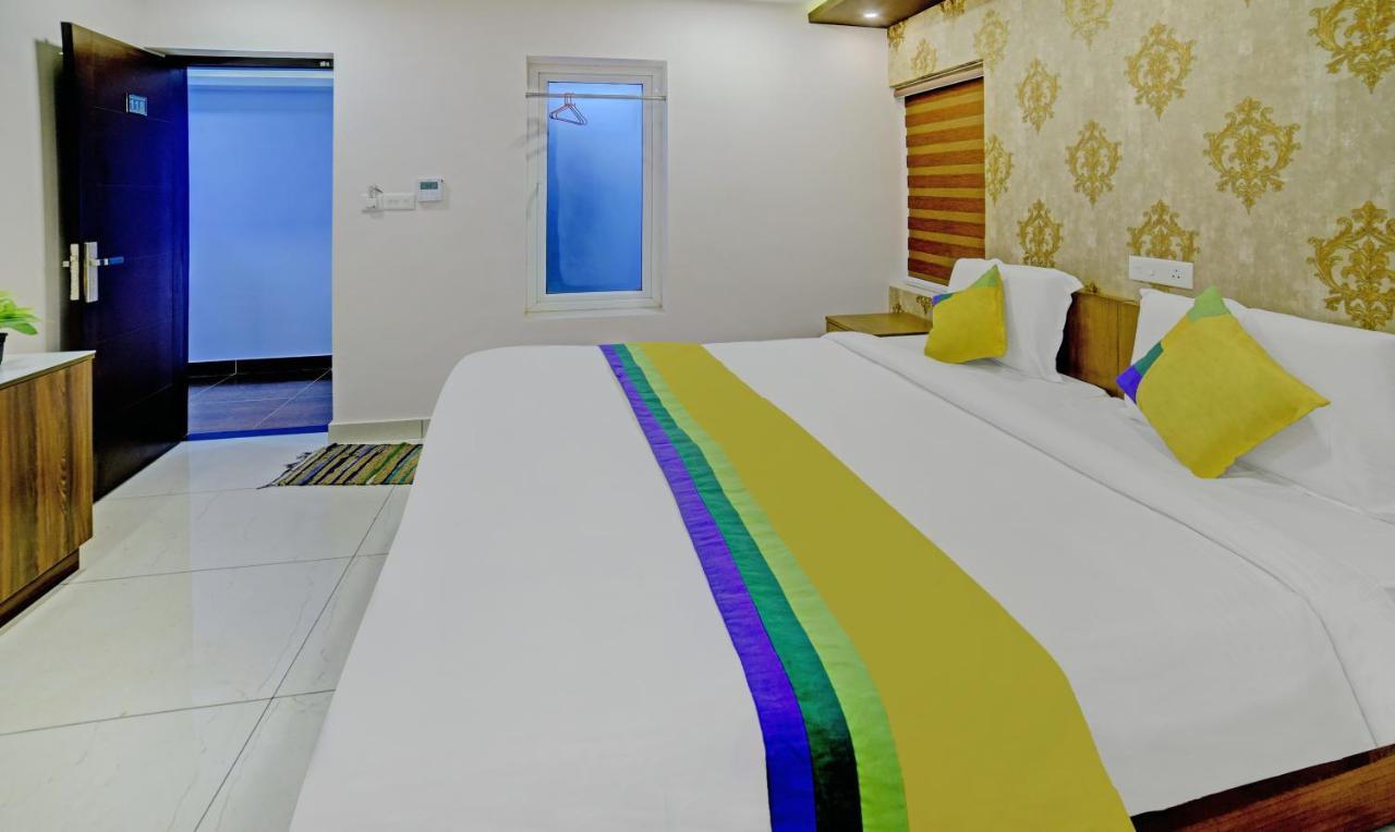 Treebo Trip Majestic Inn Thampanoor Thiruvananthapuram Esterno foto