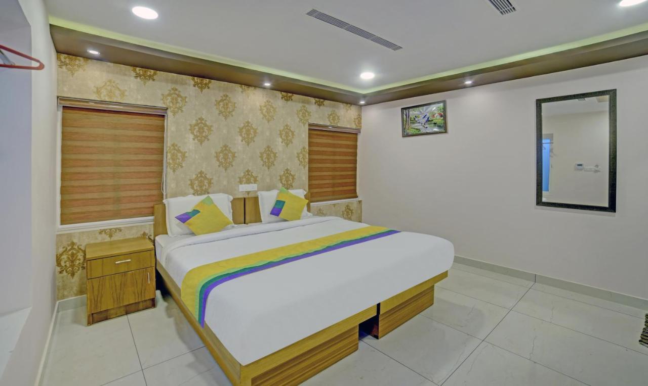 Treebo Trip Majestic Inn Thampanoor Thiruvananthapuram Esterno foto