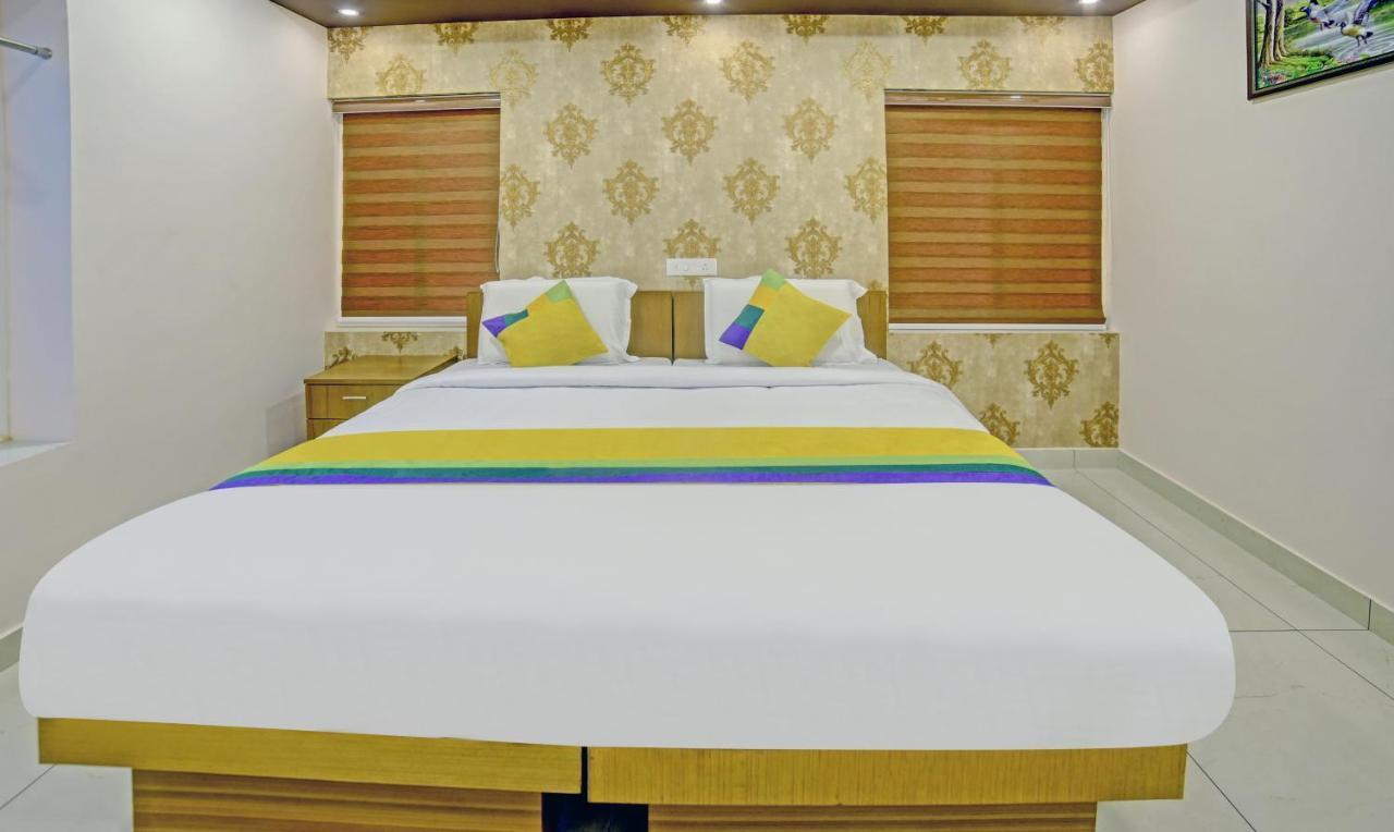 Treebo Trip Majestic Inn Thampanoor Thiruvananthapuram Esterno foto