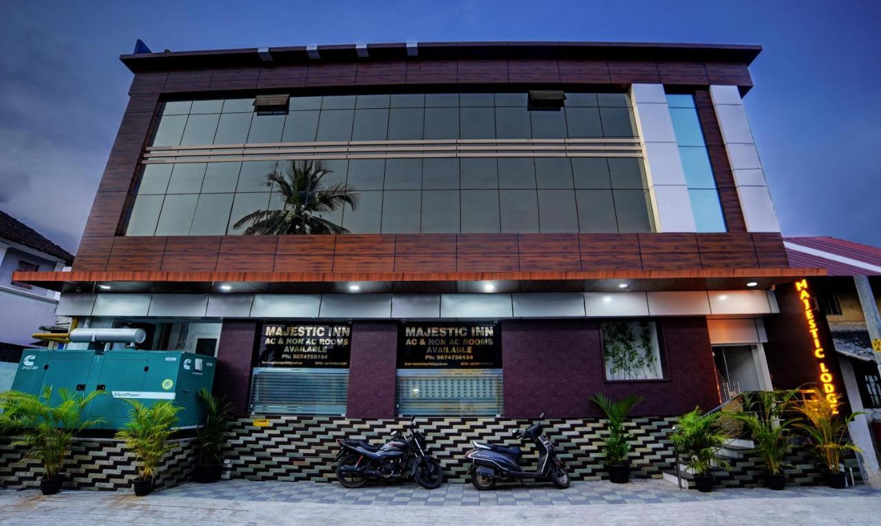 Treebo Trip Majestic Inn Thampanoor Thiruvananthapuram Esterno foto