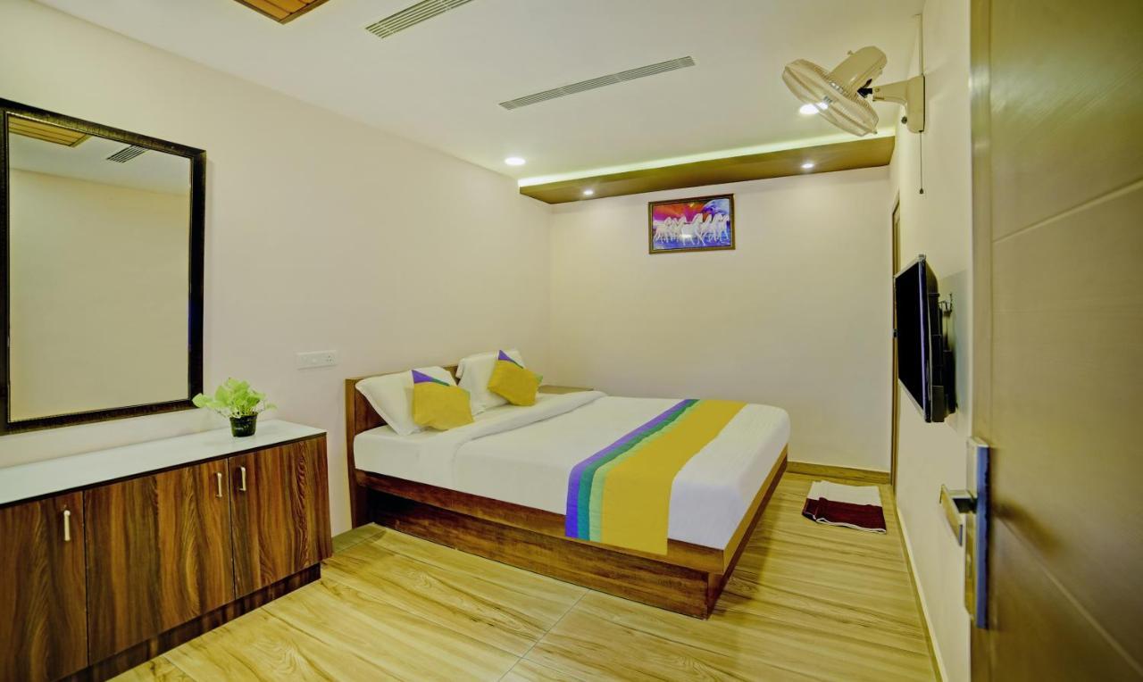 Treebo Trip Majestic Inn Thampanoor Thiruvananthapuram Esterno foto