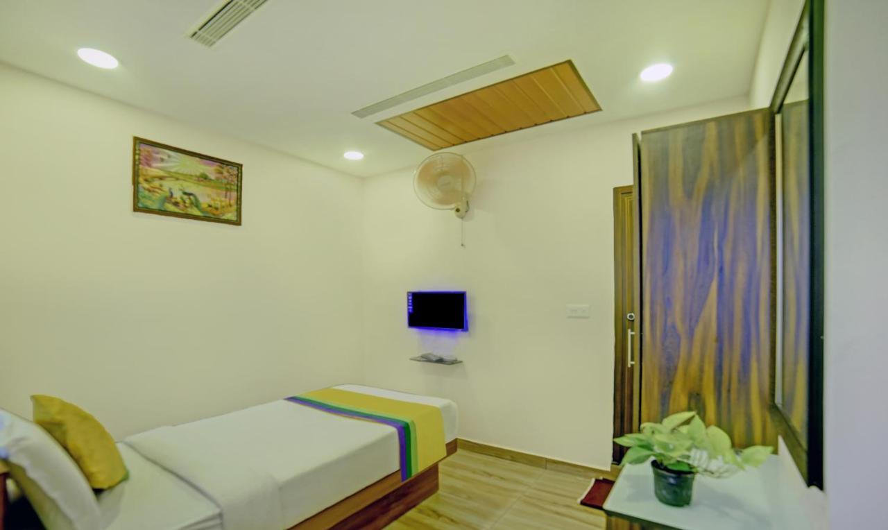 Treebo Trip Majestic Inn Thampanoor Thiruvananthapuram Esterno foto