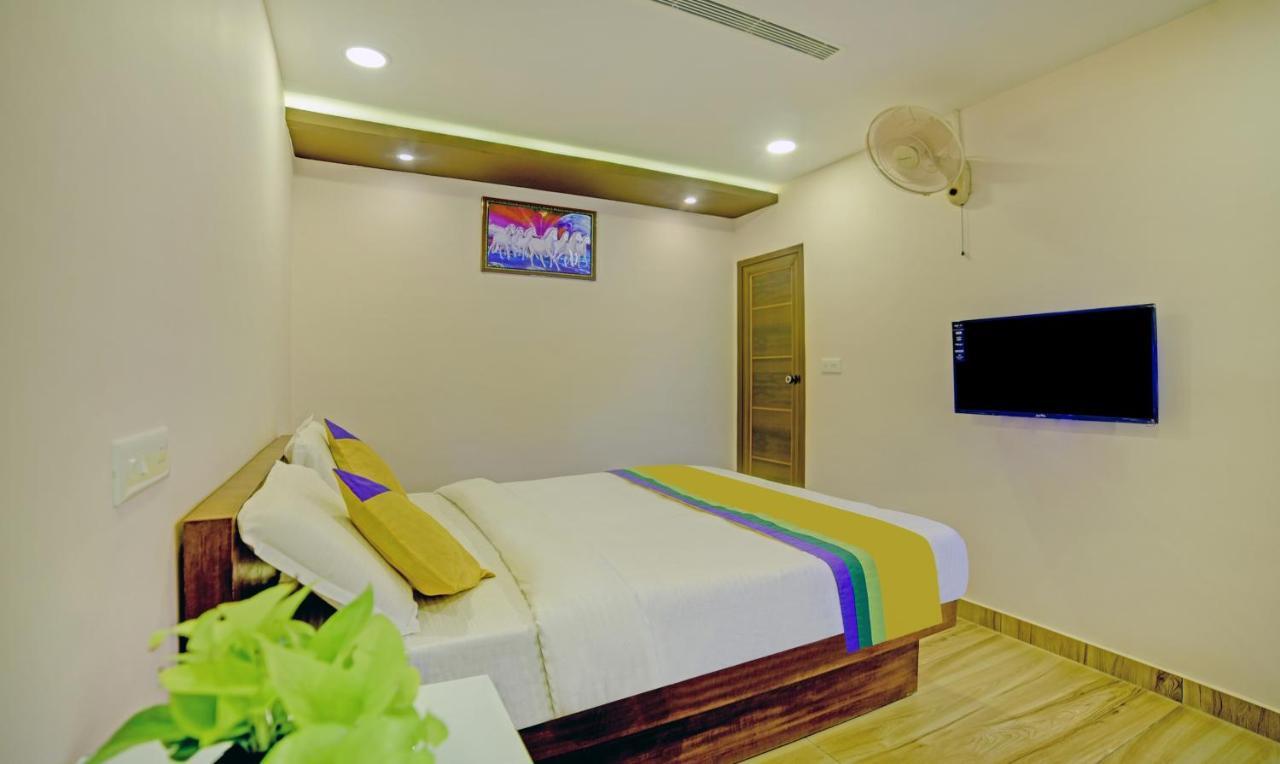 Treebo Trip Majestic Inn Thampanoor Thiruvananthapuram Esterno foto