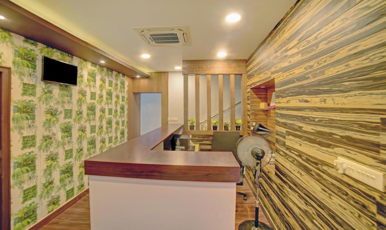 Treebo Trip Majestic Inn Thampanoor Thiruvananthapuram Esterno foto