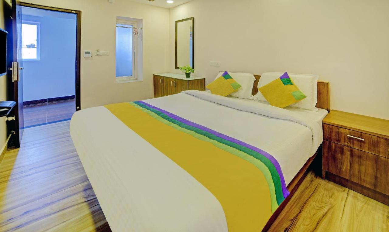 Treebo Trip Majestic Inn Thampanoor Thiruvananthapuram Esterno foto