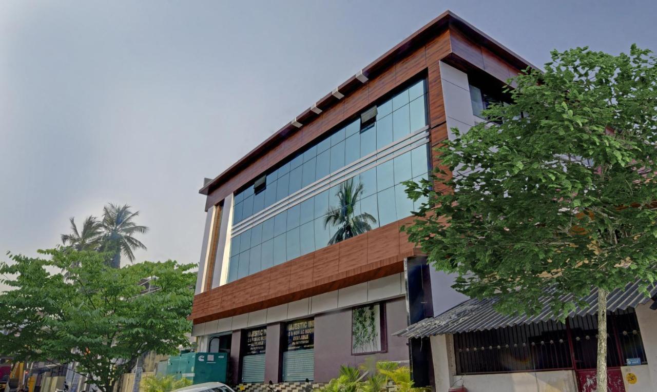 Treebo Trip Majestic Inn Thampanoor Thiruvananthapuram Esterno foto
