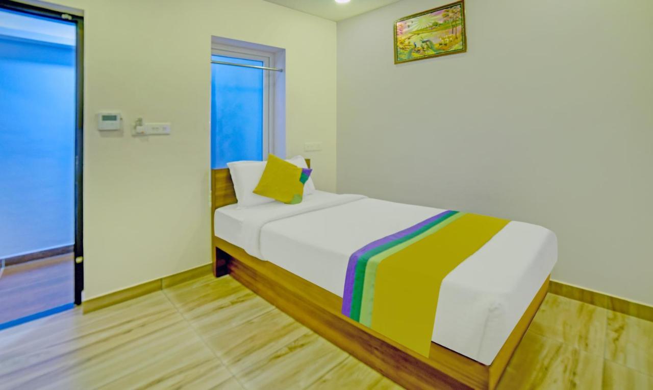 Treebo Trip Majestic Inn Thampanoor Thiruvananthapuram Esterno foto