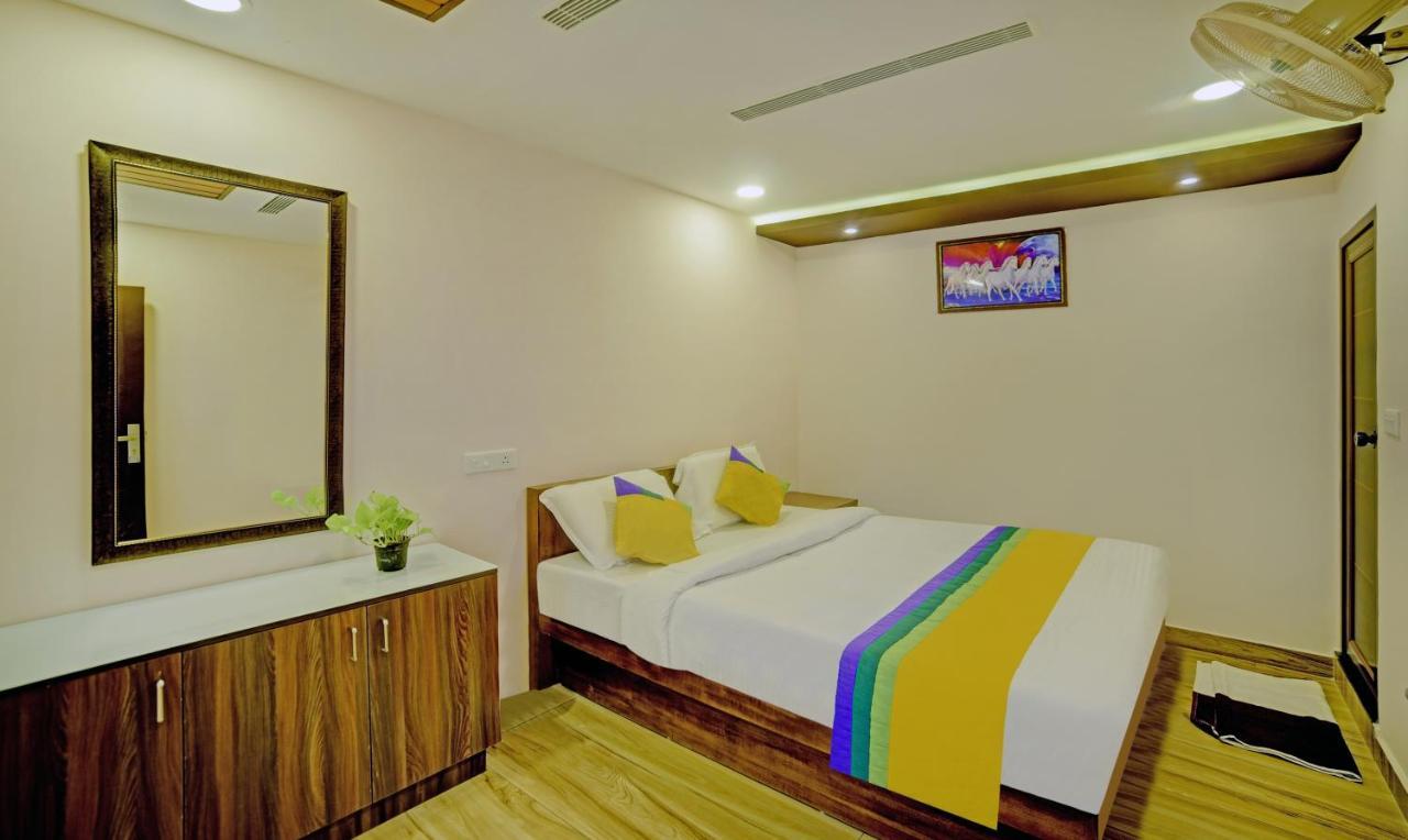 Treebo Trip Majestic Inn Thampanoor Thiruvananthapuram Esterno foto